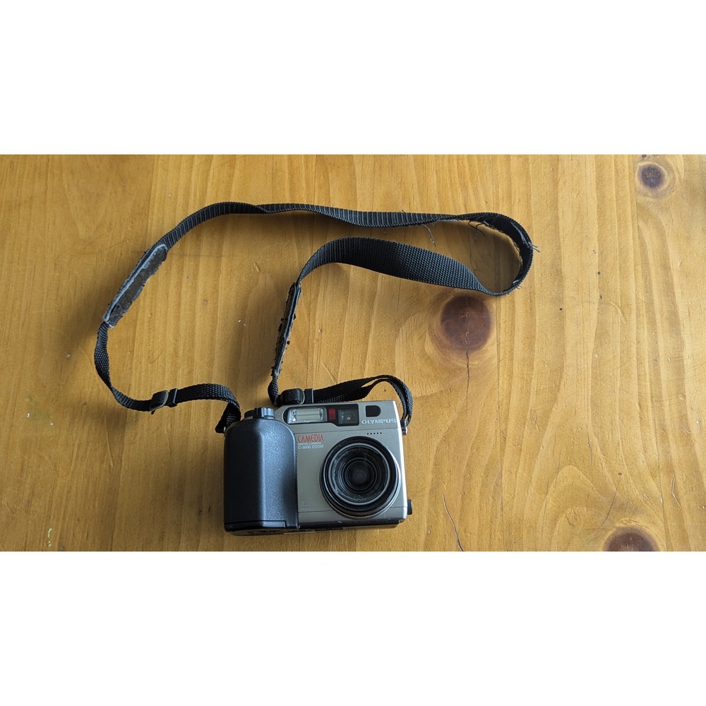 Olympus CAMEDIA C3000 Zoom Digital Camera 33 Megapixel Silver‎ Black Strap
